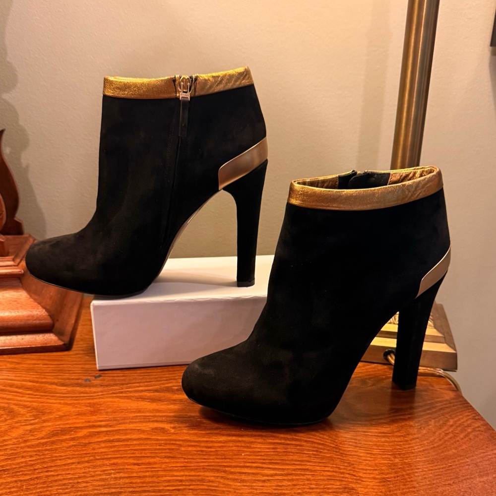 FENDI Black Gold Suede Leather Ankle Heeled Boots Size 37/7 w/Dustbag MSRP $990 - Picture 6 of 14